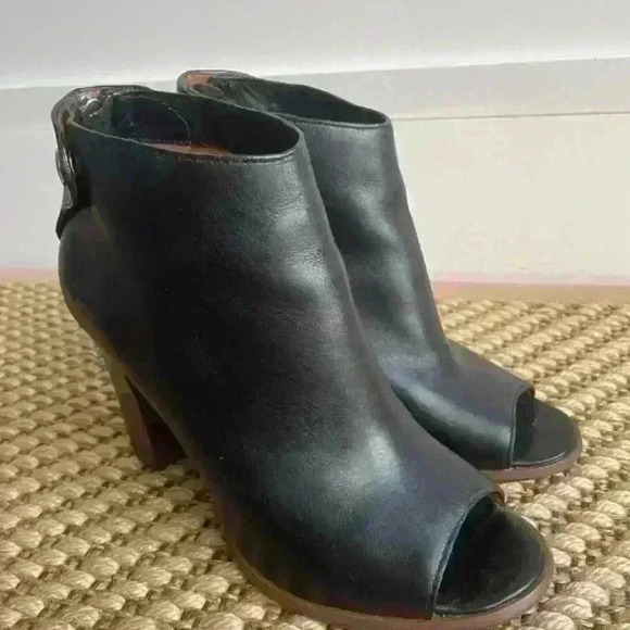 Coach Black Polished calf leather open toe bootie Ankle Zip close size 8 - Picture 3 of 11